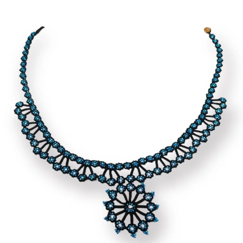 🛍️SALE🛍️ Handcrafted Needlework Glass Beaded Elegant Statement/Collar Necklace - Picture 4 of 4